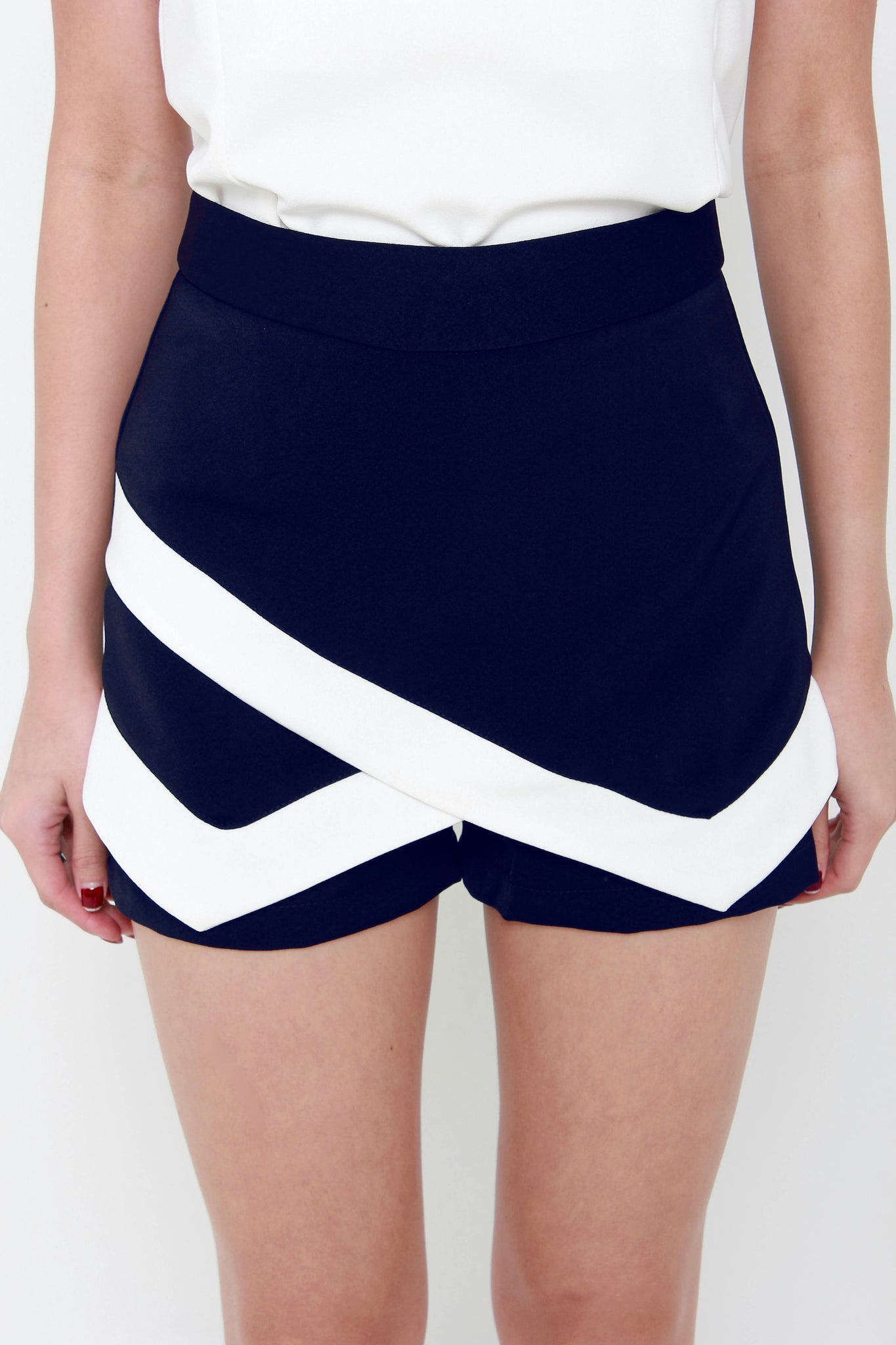 Pointed Contrast Skorts In Navy Blue
